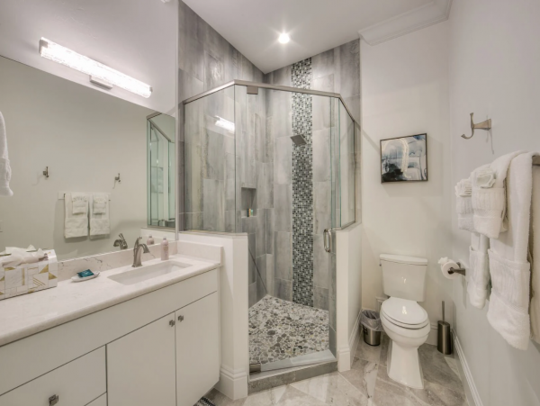 Stunning Luxury Accommodation for 28 Guests in Fort Myers