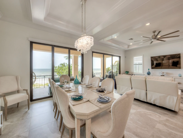 Stunning Luxury Accommodation for 28 Guests in Fort Myers