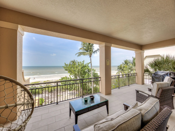 Stunning Luxury Accommodation for 28 Guests in Fort Myers