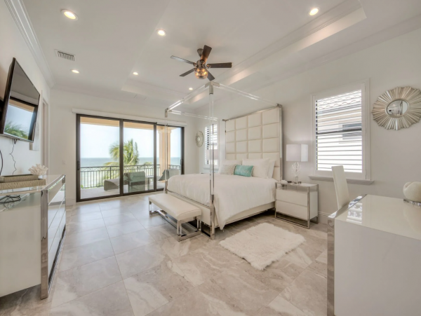 Stunning Luxury Accommodation for 28 Guests in Fort Myers