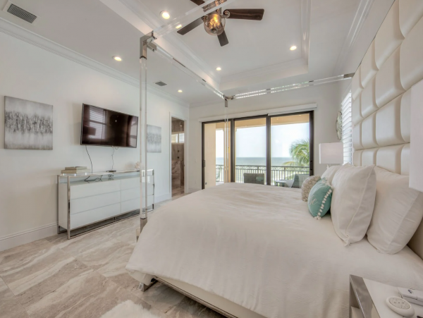 Stunning Luxury Accommodation for 28 Guests in Fort Myers