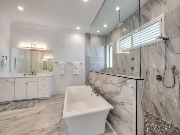 Stunning Luxury Accommodation for 28 Guests in Fort Myers