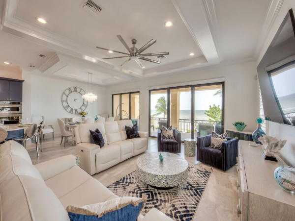 Stunning Luxury Accommodation for 28 Guests in Fort Myers
