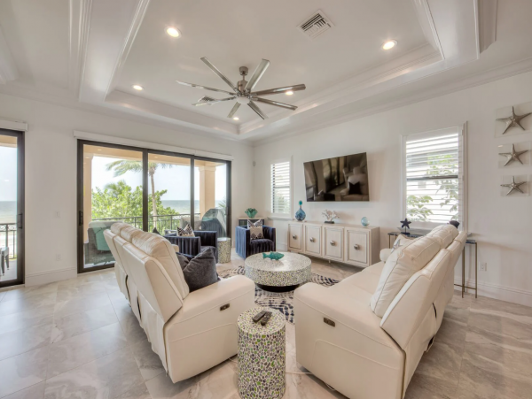 Stunning Luxury Accommodation for 28 Guests in Fort Myers
