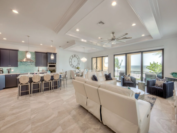 Stunning Luxury Accommodation for 28 Guests in Fort Myers