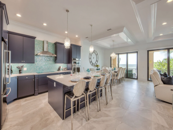Stunning Luxury Accommodation for 28 Guests in Fort Myers