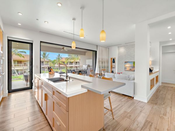 Stunning Six Bedroom Vacation Rental in Captivating Kaanapali