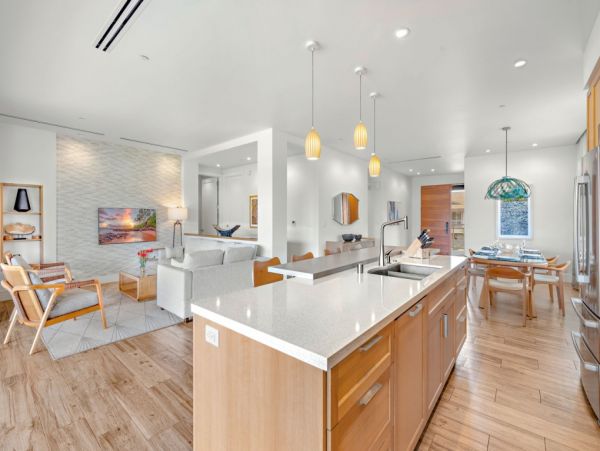 Stunning Six Bedroom Vacation Rental in Captivating Kaanapali