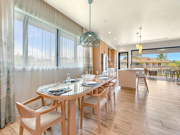 Stunning Six Bedroom Vacation Rental in Captivating Kaanapali