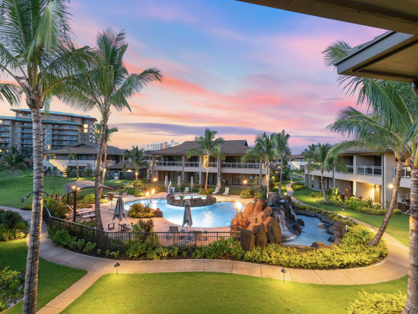 Stunning Six Bedroom Vacation Rental in Captivating Kaanapali