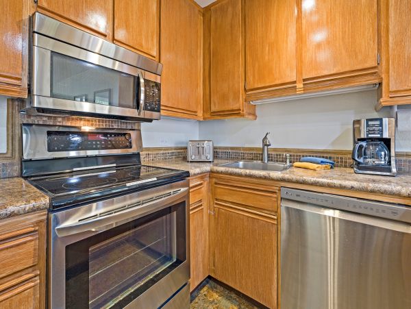 Beautiful Vacation Rental One Bedroom & Ocean Views