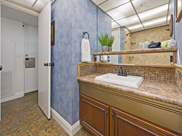 Beautiful Vacation Rental One Bedroom & Ocean Views