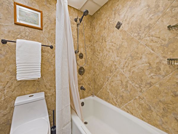 Beautiful Vacation Rental One Bedroom & Ocean Views