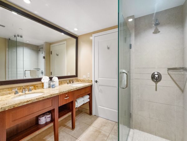 Kaanapali Beachfront Condo: Stunning Views and Pools