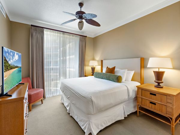 Kaanapali Beachfront Condo: Stunning Views and Pools