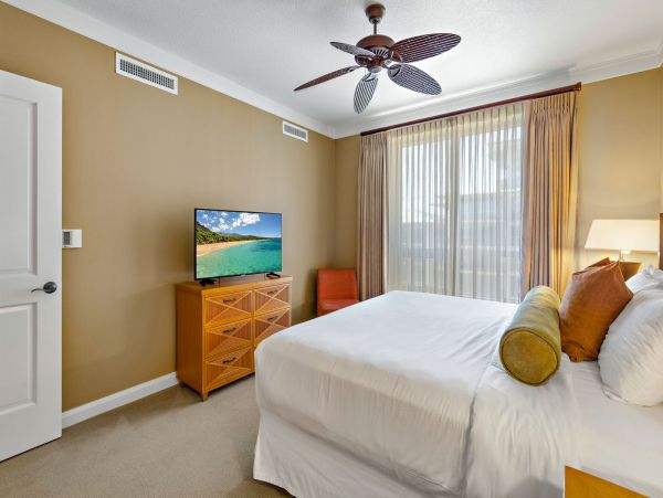 Kaanapali Beachfront Condo: Stunning Views and Pools