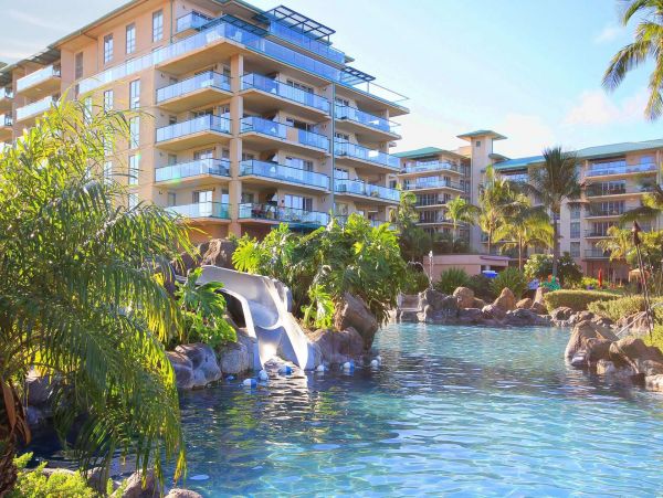Kaanapali Beachfront Condo: Stunning Views and Pools