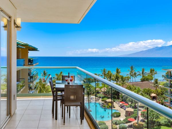 Kaanapali Beachfront Condo: Stunning Views and Pools