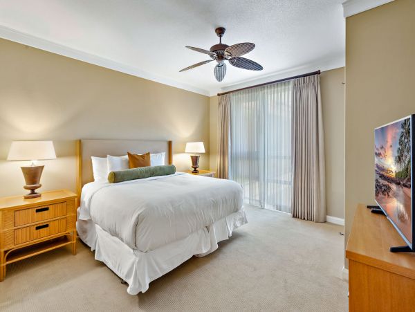 Kaanapali Beachfront Condo: Stunning Views and Pools