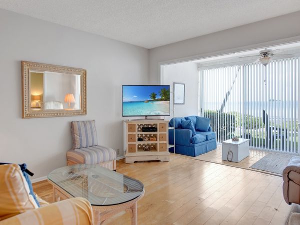 Bayfront Vacation Condo with 2 Bedrooms in Holmes Beach