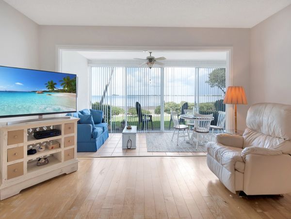 Bayfront Vacation Condo with 2 Bedrooms in Holmes Beach