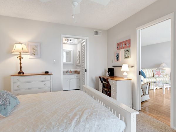 Bayfront Vacation Condo with 2 Bedrooms in Holmes Beach