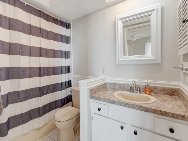 Bayfront Vacation Condo with 2 Bedrooms in Holmes Beach