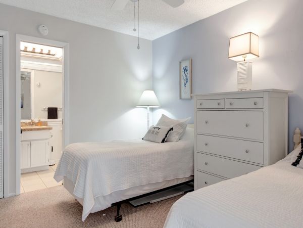 Bayfront Vacation Condo with 2 Bedrooms in Holmes Beach