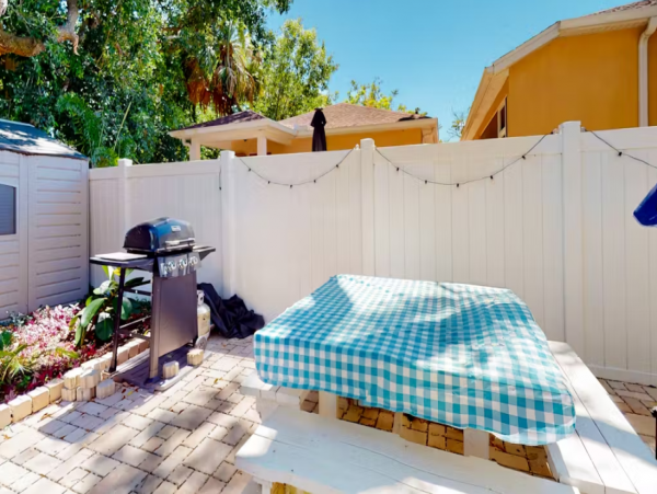 Vintage Sarasota Cottage: Pool, Modern Comfort, Prime Location
