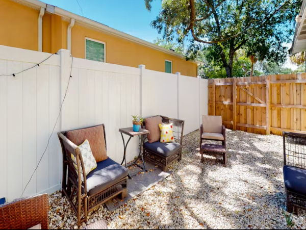 Vintage Sarasota Cottage: Pool, Modern Comfort, Prime Location