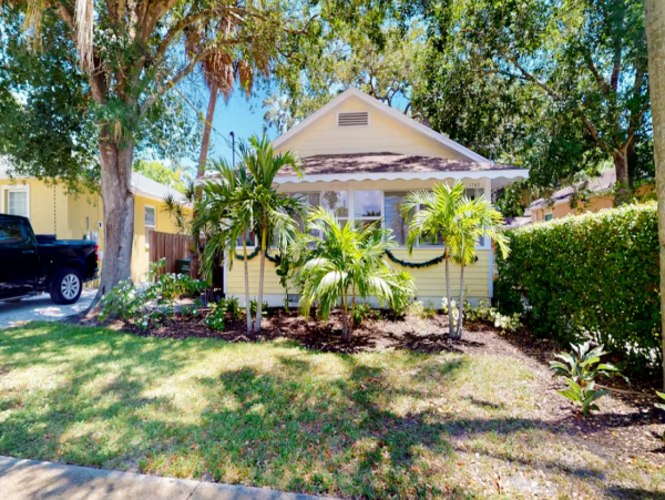 Vintage Sarasota Cottage: Pool, Modern Comfort, Prime Location