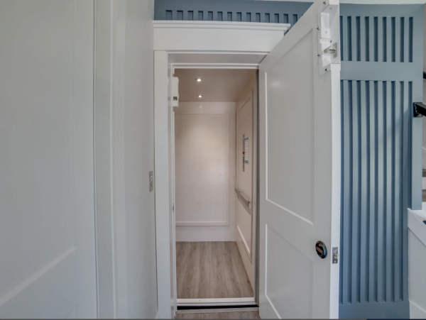Chic New 7 Bedroom Beach Home