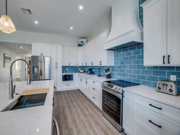 Chic New 7 Bedroom Beach Home