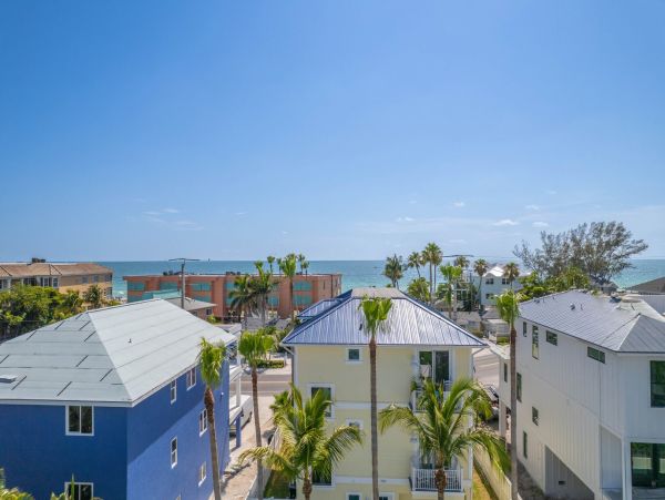 Chic New 7 Bedroom Beach Home