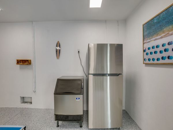 Chic New 7 Bedroom Beach Home