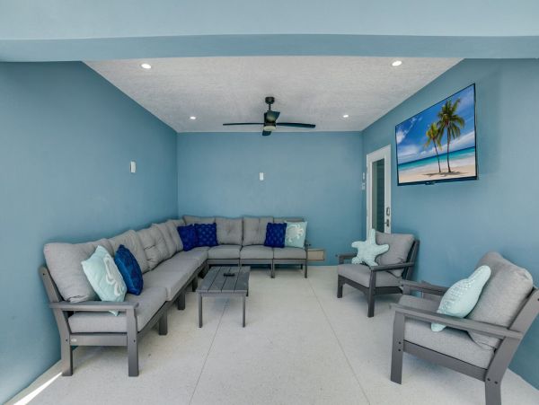 Chic New 7 Bedroom Beach Home