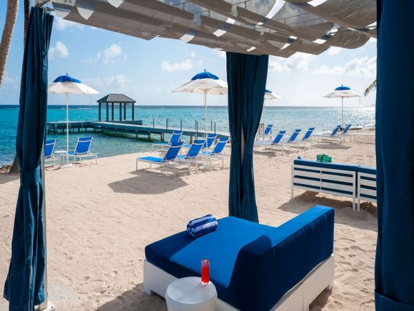 Luxury Vacation Rental in the Cayman Islands Await You!