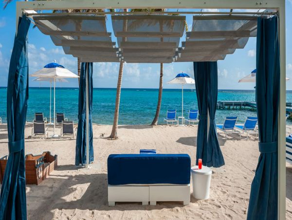Luxury Vacation Rental in the Cayman Islands Await You!