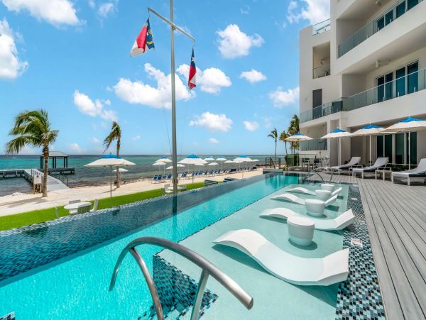 Luxury Vacation Rental in the Cayman Islands Await You!