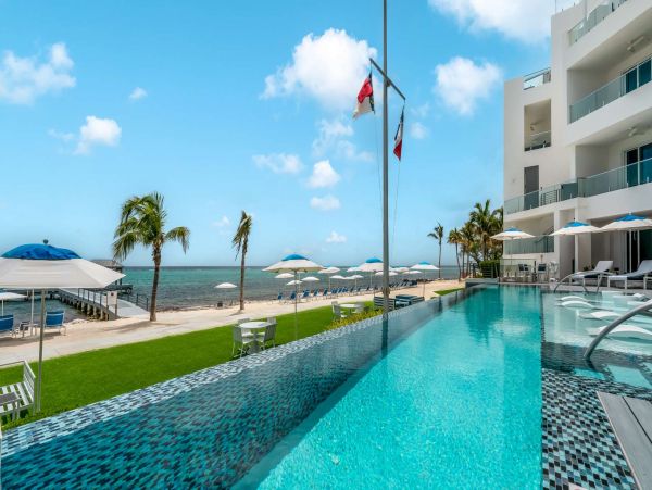Luxury Vacation Rental in the Cayman Islands Await You!