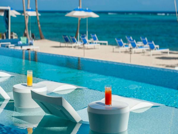 Luxury Vacation Rental in the Cayman Islands Await You!