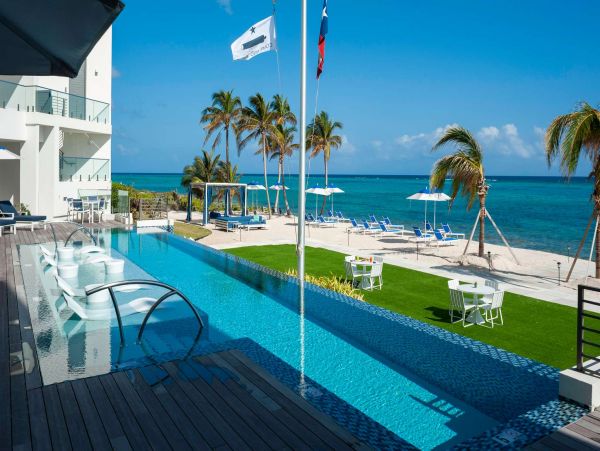 Luxury Vacation Rental in the Cayman Islands Await You!