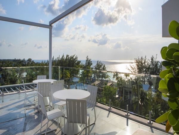 Cayman Islands Vacation Rental: Modern Condo with Rooftop Views
