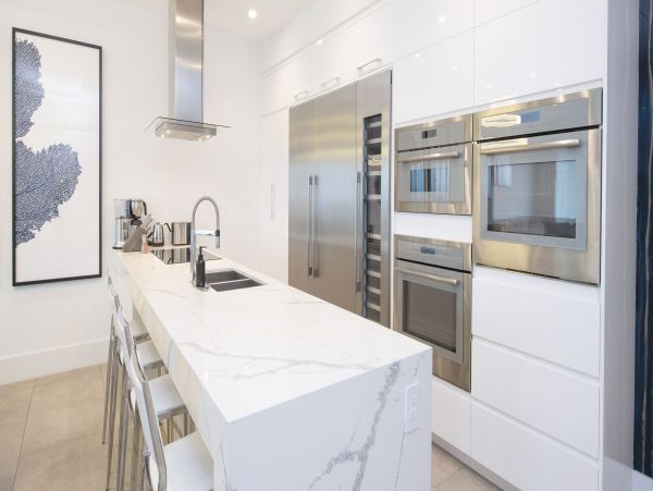 Cayman Islands Vacation Rental: Modern Condo with Rooftop Views