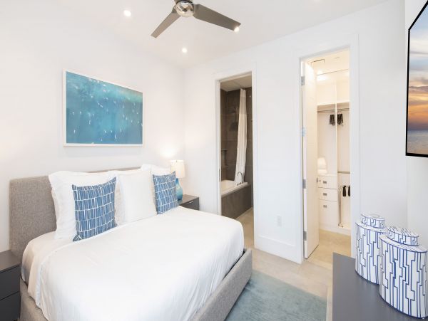Cayman Islands Vacation Rental: Modern Condo with Rooftop Views