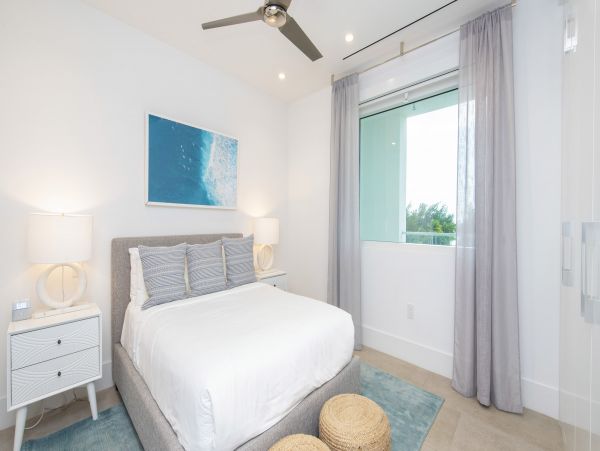 Cayman Islands Vacation Rental: Modern Condo with Rooftop Views