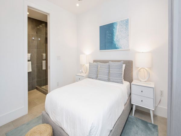 Cayman Islands Vacation Rental: Modern Condo with Rooftop Views
