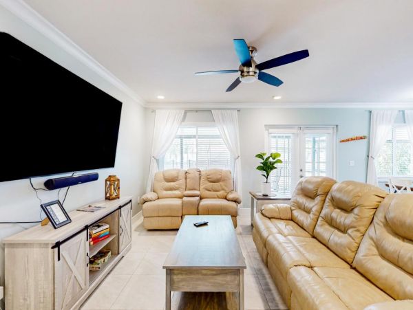Spacious Vacation Home with 3 Bedrooms in Naples
