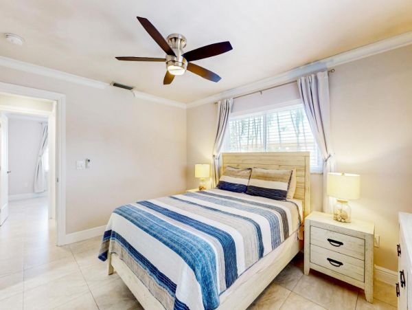 Spacious Vacation Home with 3 Bedrooms in Naples