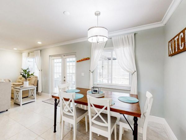 Spacious Vacation Home with 3 Bedrooms in Naples
